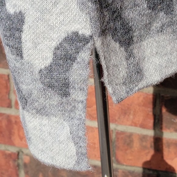 ATHLETA Undercover Camo Pullover Sweater Size M Gray Alpaca Hiking Climbing CYA - Picture 8 of 14